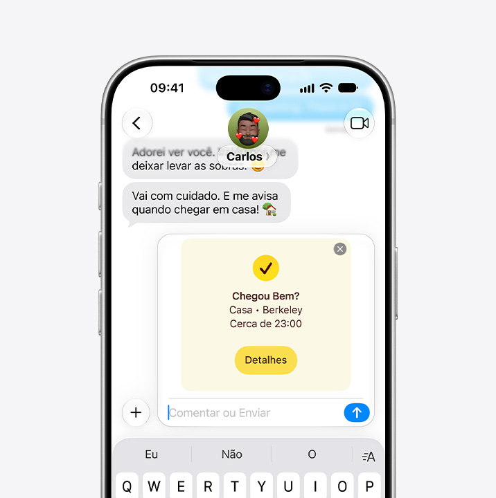Parte da frente do iPhone 18 Pro com o app Mensagens aberto e o recurso Chegou Bem avisando que a pessoa que enviou a mensagem chegou em casa