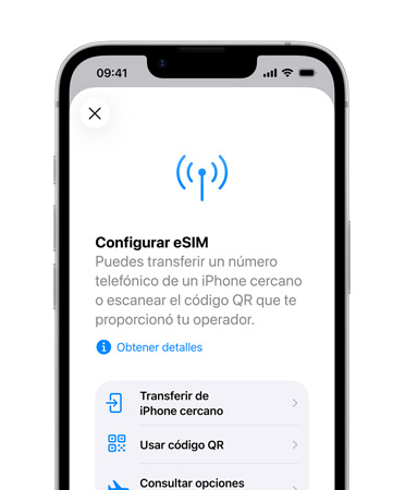 iPhone 17e, parte frontal, se usa la funcionalidad Configurar eSIM para transferir fácilmente un número de teléfono desde un teléfono cercano o usando un código QR