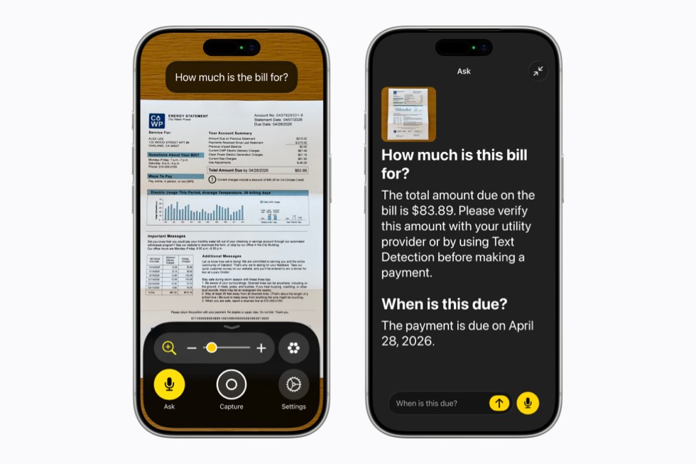 Links staat een iPhone met op het scherm de Vergrootglas-app die een energierekening uitvergroot terwijl de gebruiker vraagt welk bedrag er op de rekening staat. Rechts staat een iPhone die precies vertelt wat het totaalbedrag en de betaaltermijn zijn.