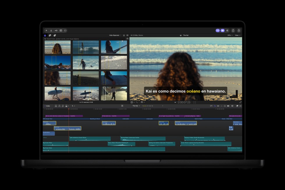 MacBook Pro displays a Final Cut Pro screen showing language transcription in Spanish.