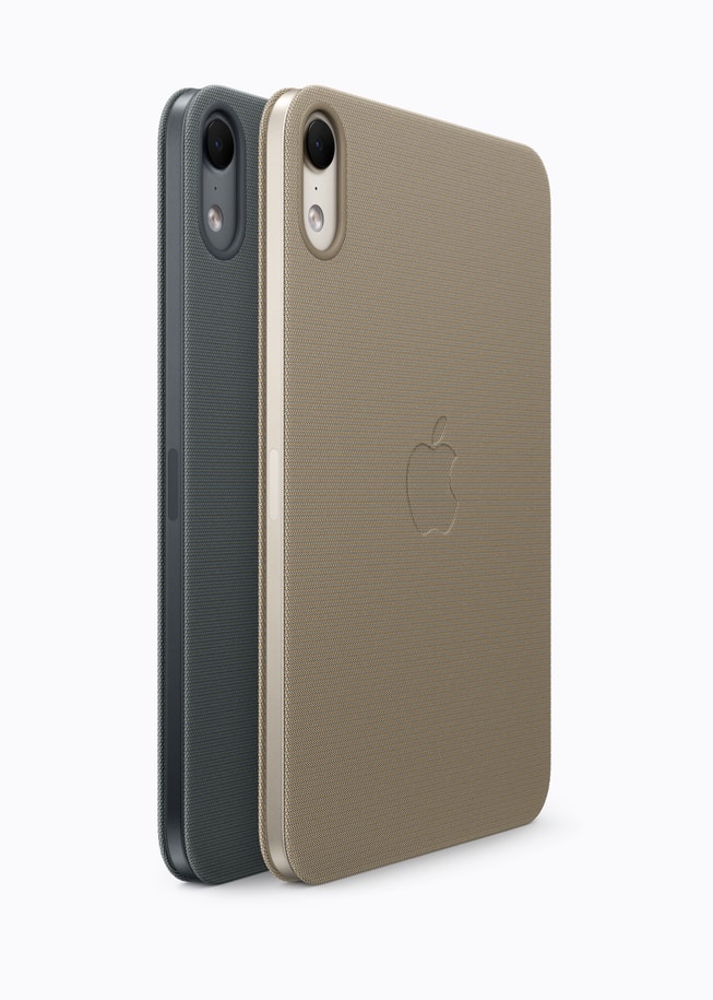 Zwei iPad mini, eines in einem Smart Folio in Navyblau und das andere in einem Smart Folio in Taupe.