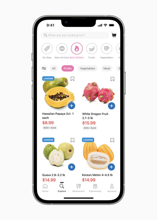 Se muestran las frutas más vendidas en la app de compras Weee! en un iPhone. n