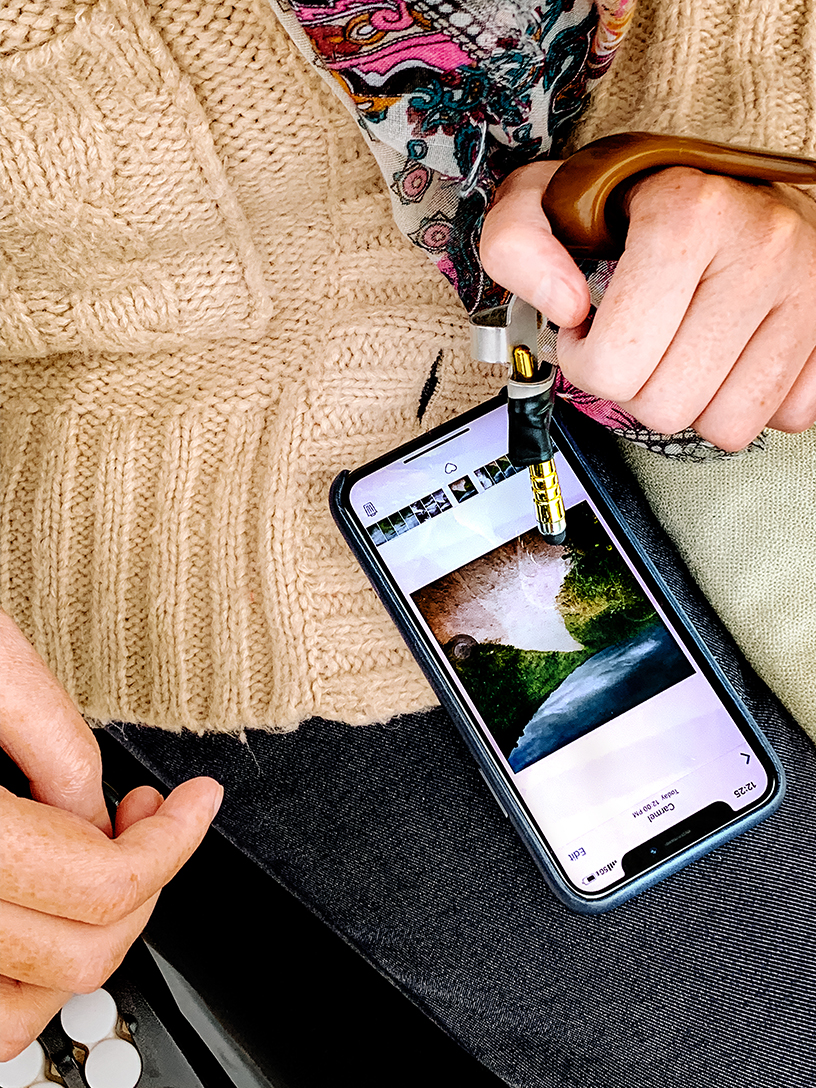 Rachael Short's Rollstuhlsteuerung und ihr iPhone.