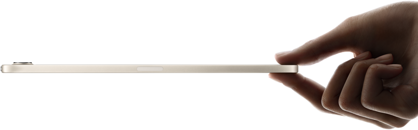 Widoczny od boku iPad mini trzymany w dłoni, smukła i lekka konstrukcja