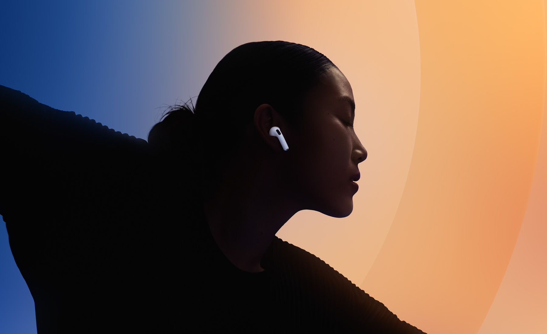 Άτομο που χορεύει φορώντας τα AirPods 5.