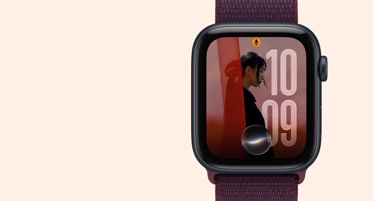 Apple Watch SE 3, aluminium case, midnight colour, screen shows photo image with Siri AI icon bottom center