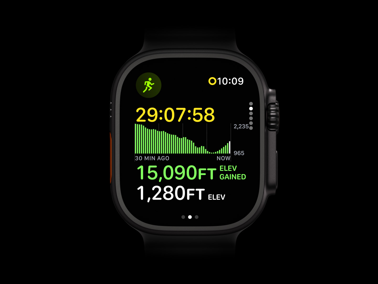 Apple Watch Ultra 4, titaanikuori, värinä musta, Ulkojuoksu-treenissä esillä korkeuserokaavio, näkymä oikeasta sivusta, Digital Crown, koholla oleva sivupainike, kuultoharmaa Ocean-ranneke