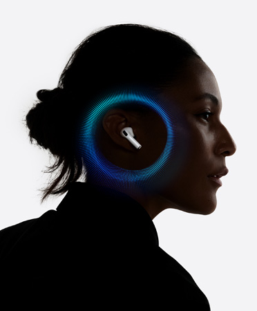 Jobb oldali profil egy fehér AirPods Pro 3-at viselő felhasználóról