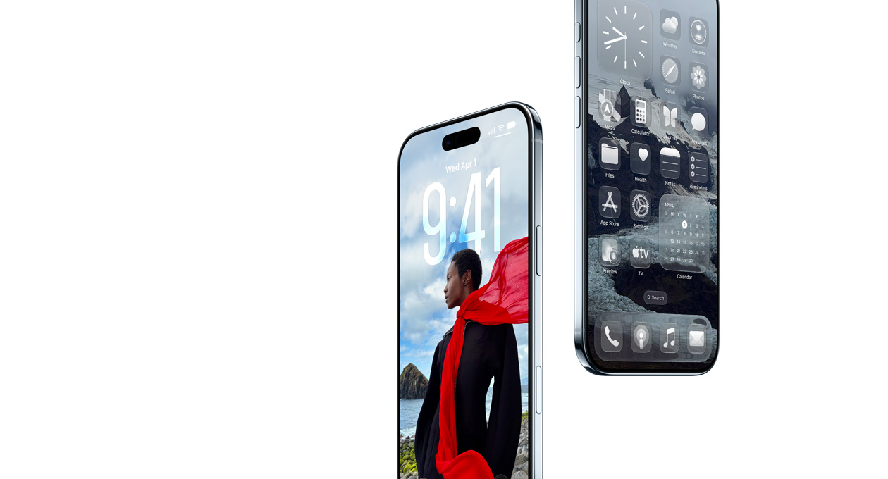 To iPhone Air-enheder svæver i luften i en skrå vinkel. Den ene enhed viser låseskærmen, og den anden viser hjemmeskærmen med apps som Kort, Musik og Apple TV.