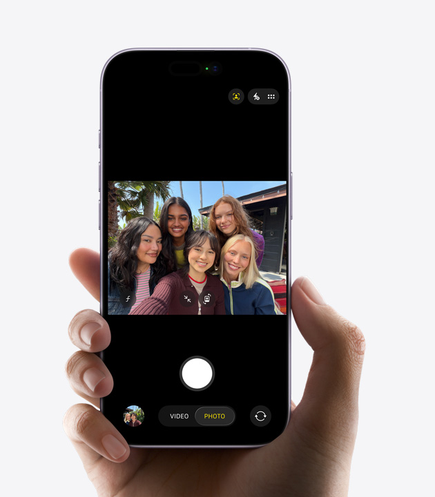iPhone 17, front exterior, Center Stage for photos feature in use, group of people taking a selfie