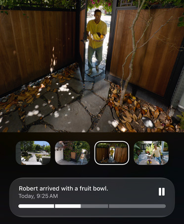 HomeKit-videokameran näyttökuvia henkilöstä, joka astuu aidatulle takapihalle, näytöllä näkyy tekoälyllä luotu kuvaus: Robert arrived with a fruit bowl, Today, 9:25 AM